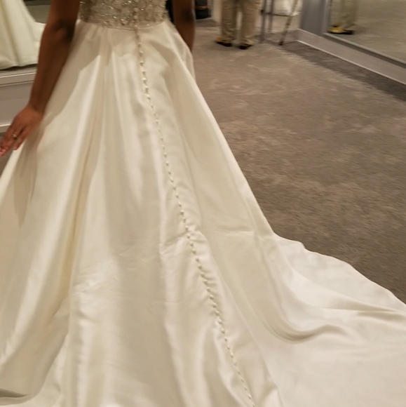 Wedding dress size 6 - Picture 6 of 6